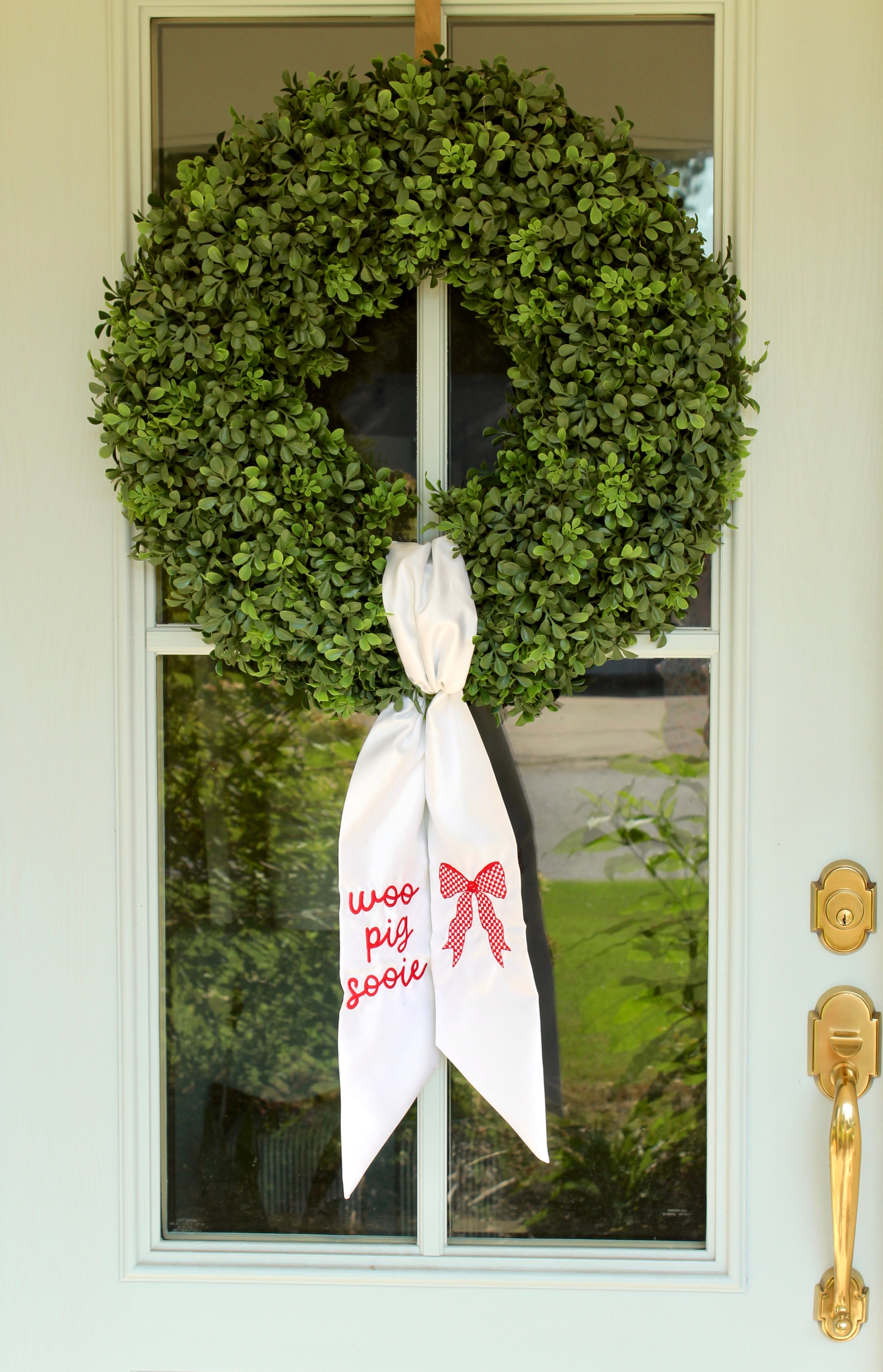 Woo Pig Wreath Sash